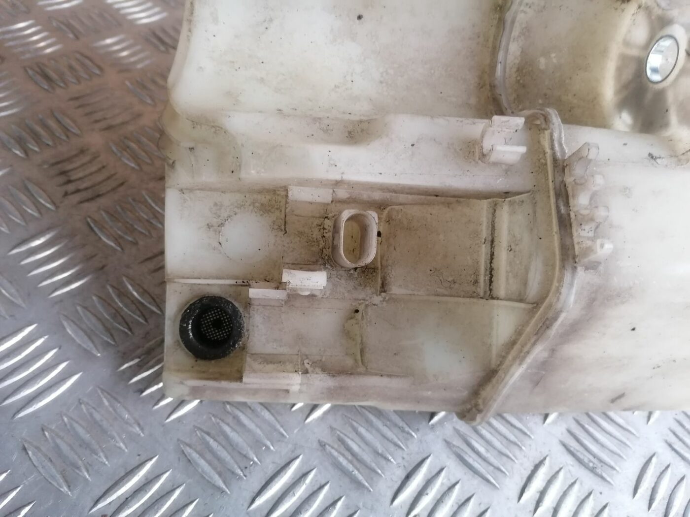 Mazgātāja šķidruma tvertne priekš VOLVO S60 2004