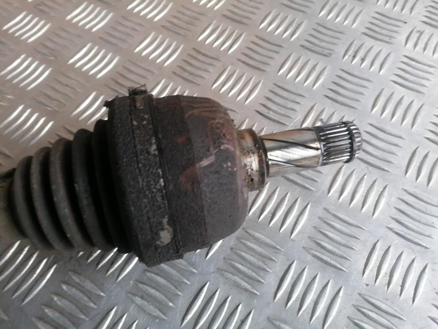 Pusass priekšējā kreisā priekš VOLVO S60 2004 2 Pusass priekšējā kreisā priekš VOLVO S60 2004