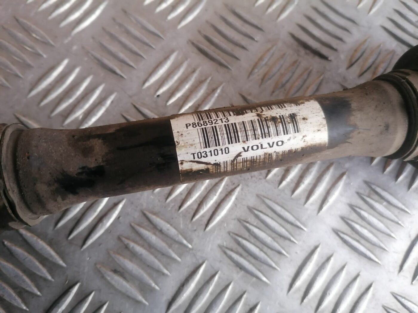 Pusass priekšējā kreisā priekš VOLVO S60 2004 3 Pusass priekšējā kreisā priekš VOLVO S60 2004