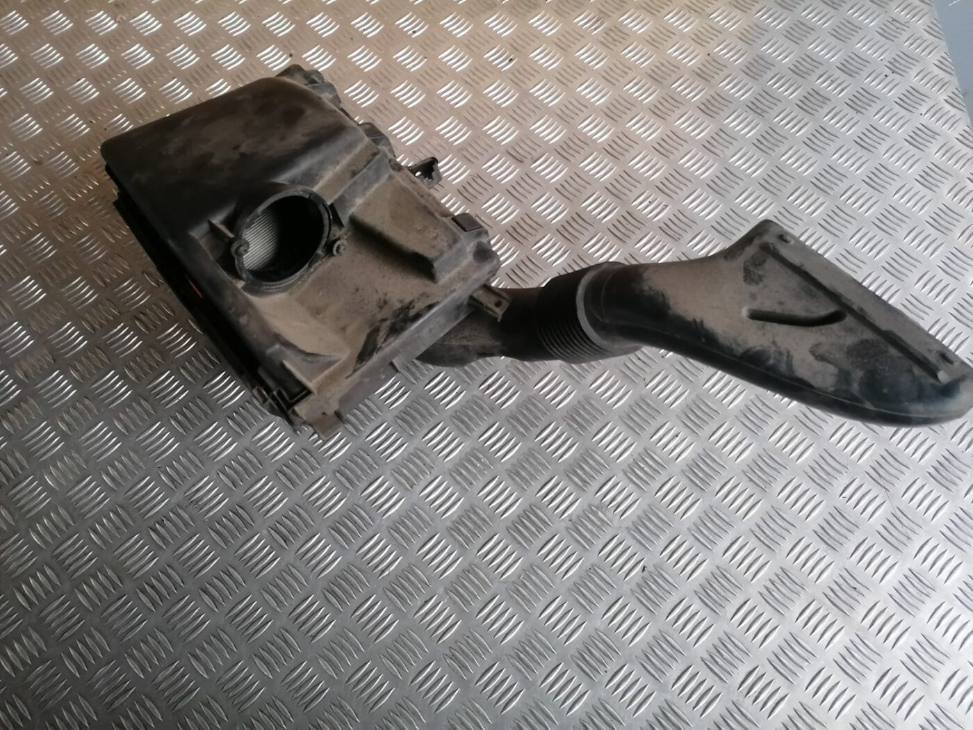 Gaisa filtra korpuss priekš VOLVO S60 2004