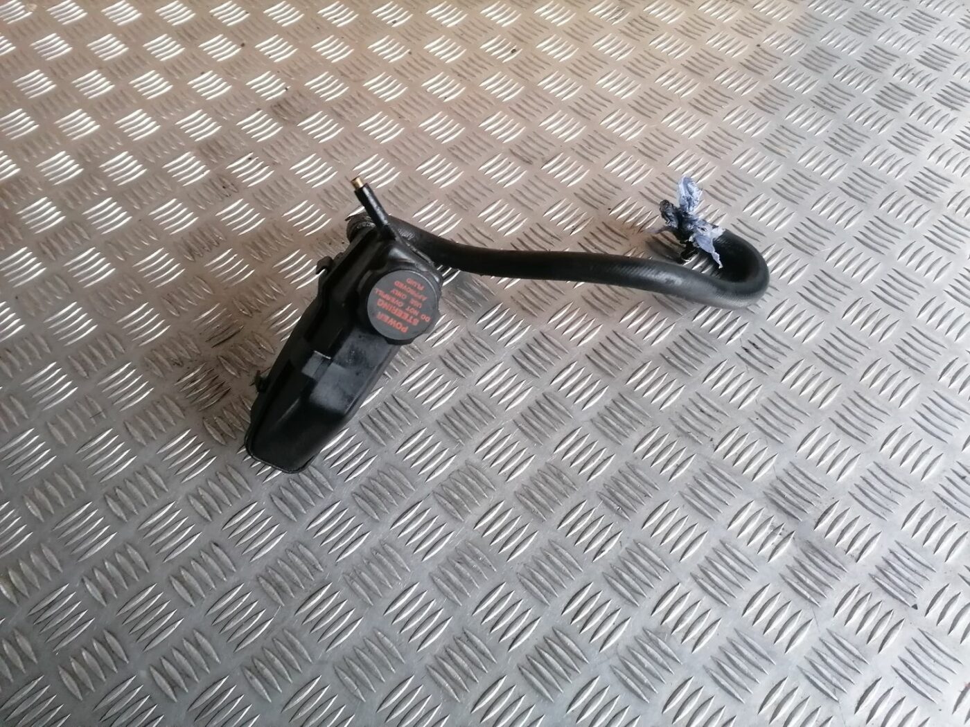 Stūres pastiprinātāja tvertne priekš VOLVO S60 2004