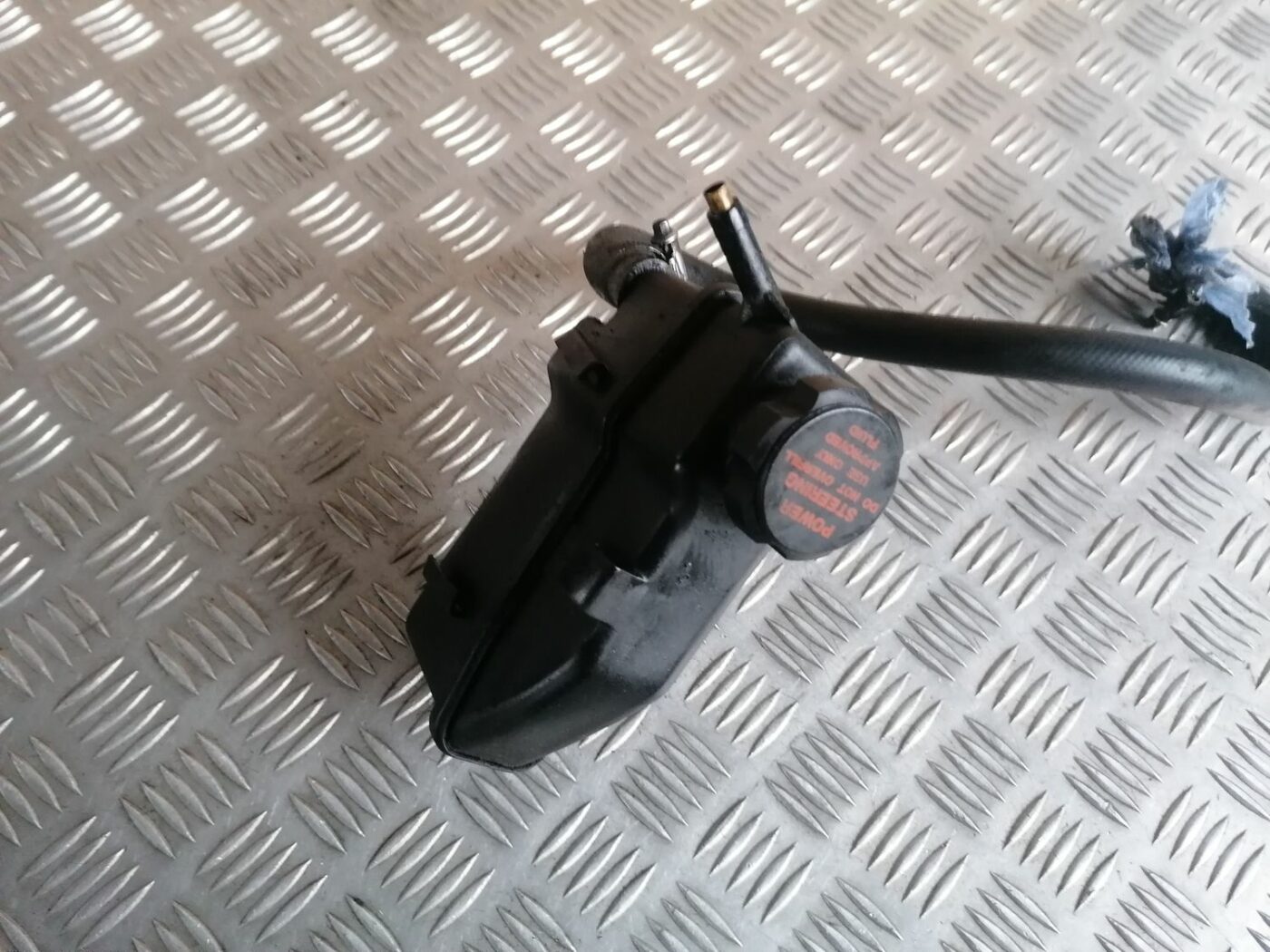 Stūres pastiprinātāja tvertne priekš VOLVO S60 2004