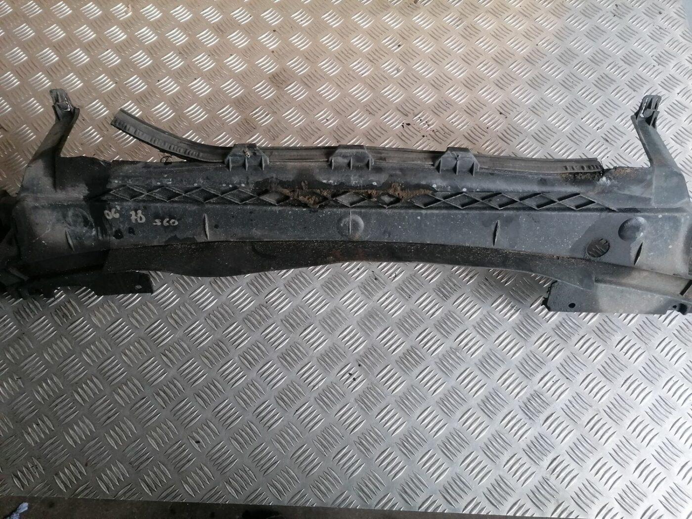 Priekšēja bufera aizsargs priekš VOLVO S60 2004