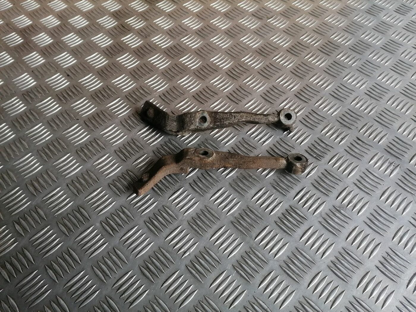 Priekšējais tilts/Priekšējais šķērsnis priekš VOLVO S60 2004