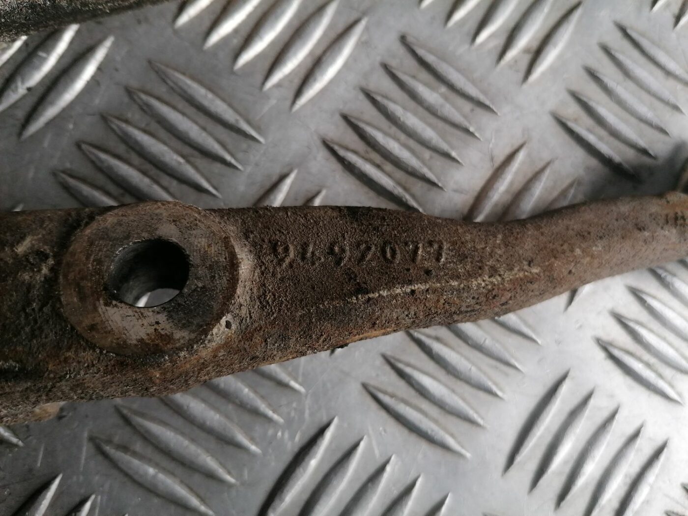 Priekšējais tilts/Priekšējais šķērsnis priekš VOLVO S60 2004