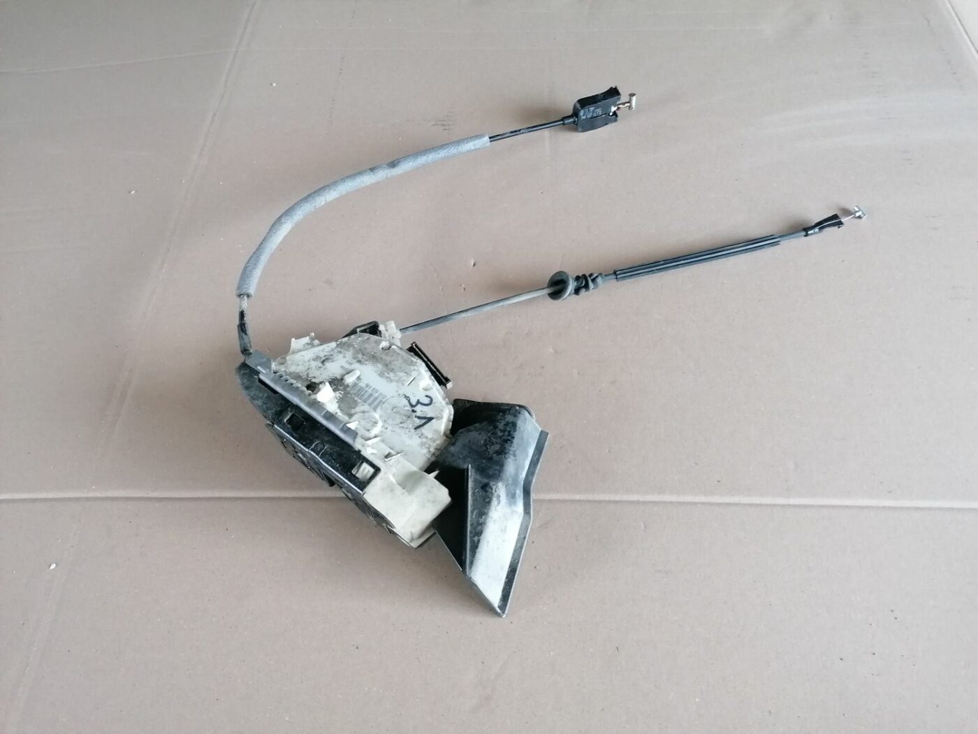 Aizmugurējo kreiso durvju slēdzene priekš SKODA YETI 2012