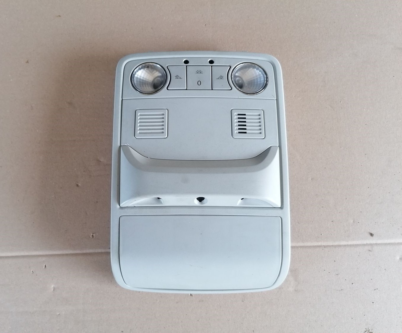 Salona apgaismojuma panelis priekš SKODA YETI 2012 8 Salona apgaismojuma panelis priekš SKODA YETI 2012