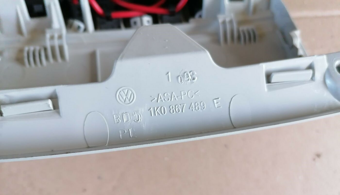 Salona apgaismojuma panelis priekš SKODA YETI 2012 6 Salona apgaismojuma panelis priekš SKODA YETI 2012