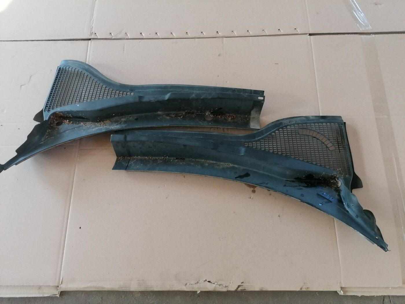 Vējstikla uzlikas (deflektora) režģis priekš SKODA YETI 2012 2 Vējstikla uzlikas (deflektora) režģis priekš SKODA YETI 2012