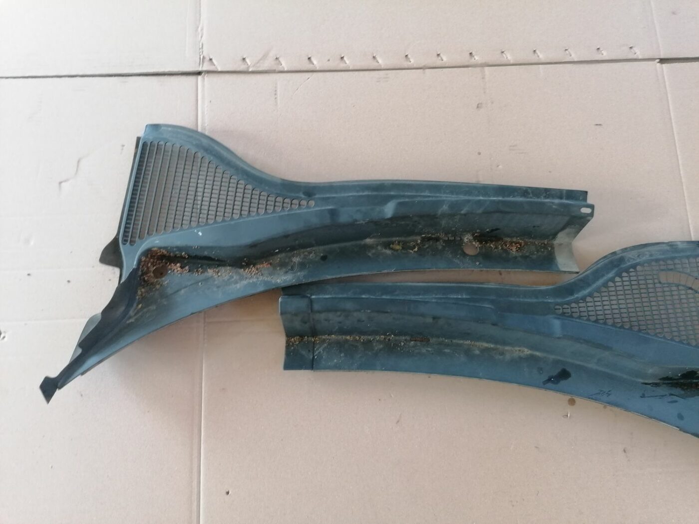 Vējstikla uzlikas (deflektora) režģis priekš SKODA YETI 2012 5 Vējstikla uzlikas (deflektora) režģis priekš SKODA YETI 2012