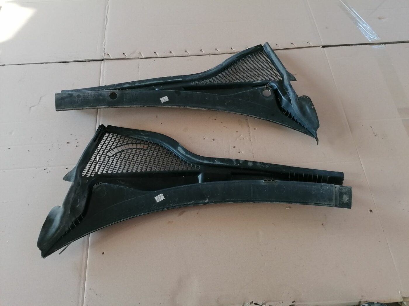 Vējstikla uzlikas (deflektora) režģis priekš SKODA YETI 2012 1 Vējstikla uzlikas (deflektora) režģis priekš SKODA YETI 2012