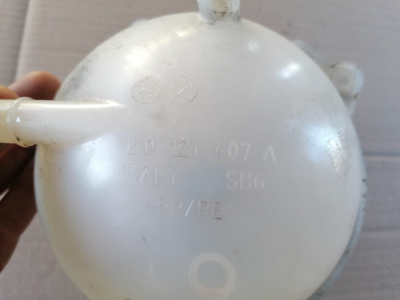 Dzesēšanas šķidruma tvertne priekš SKODA YETI 2012