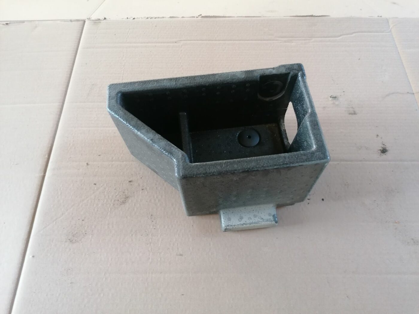 Bagāžnieka nodalījuma instrumentu ieliktnis priekš SKODA YETI 2012 1 Bagāžnieka nodalījuma instrumentu ieliktnis priekš SKODA YETI 2012