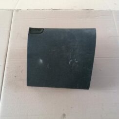 Mantu glabāšanas nodalījums pasažiera pusē priekš SKODA YETI 2012