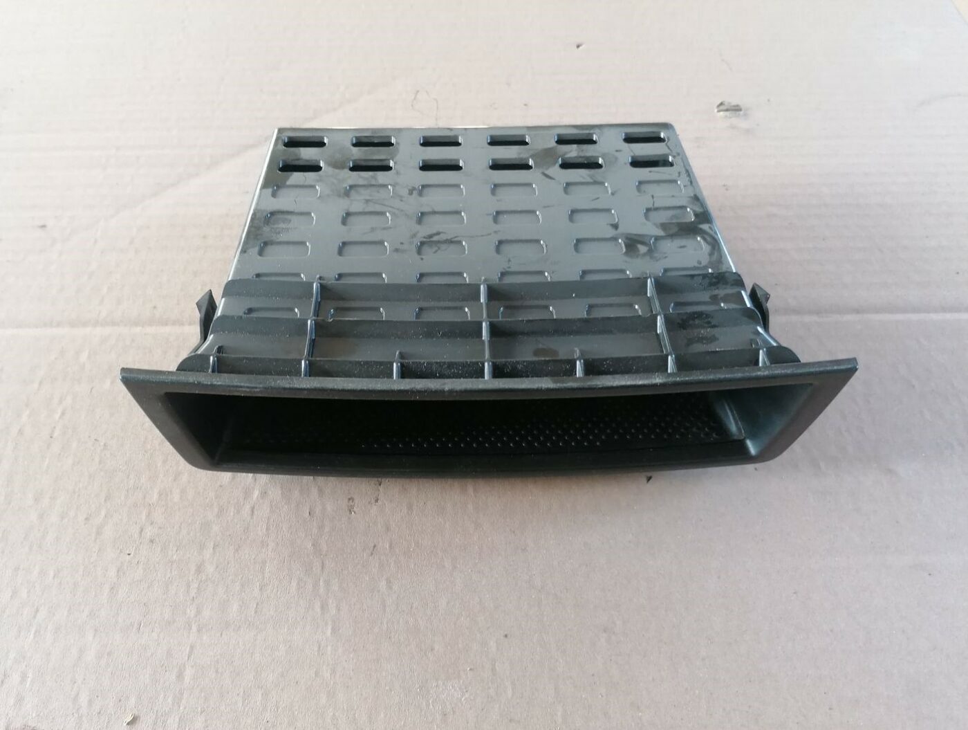 Mantu glabāšanas nodalījums centrā priekš SKODA YETI 2012