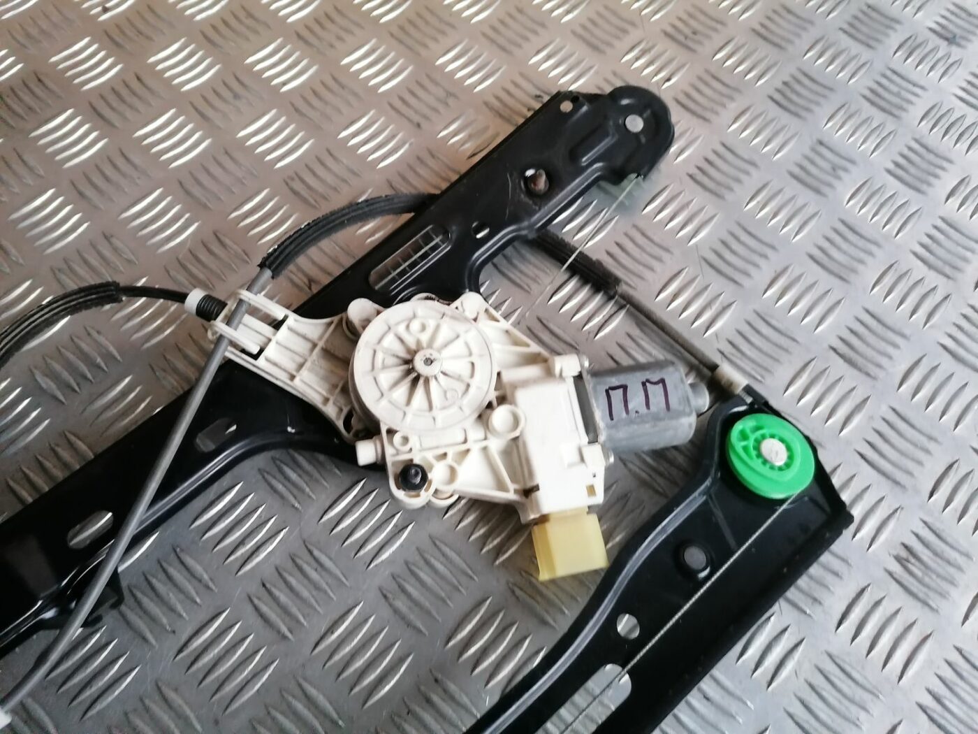 Stikla pacelšanas mehānisms priekšējais labais priekš BMW 1 E87 2007 GRAPHITE