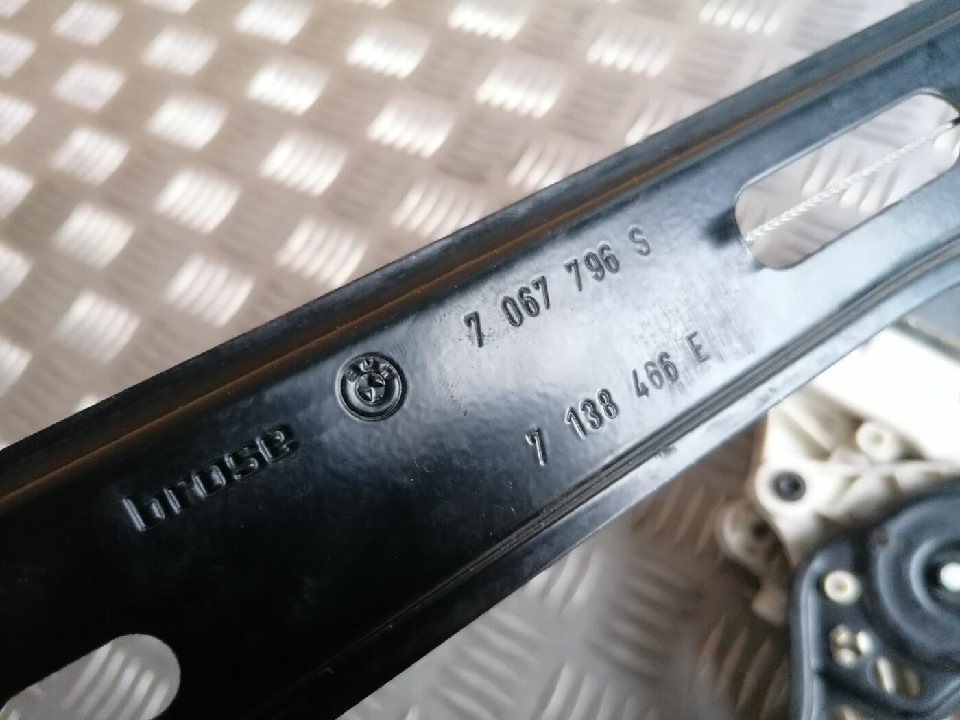 Stikla pacelšanas mehānisms priekšējais labais priekš BMW 1 E87 2007 GRAPHITE