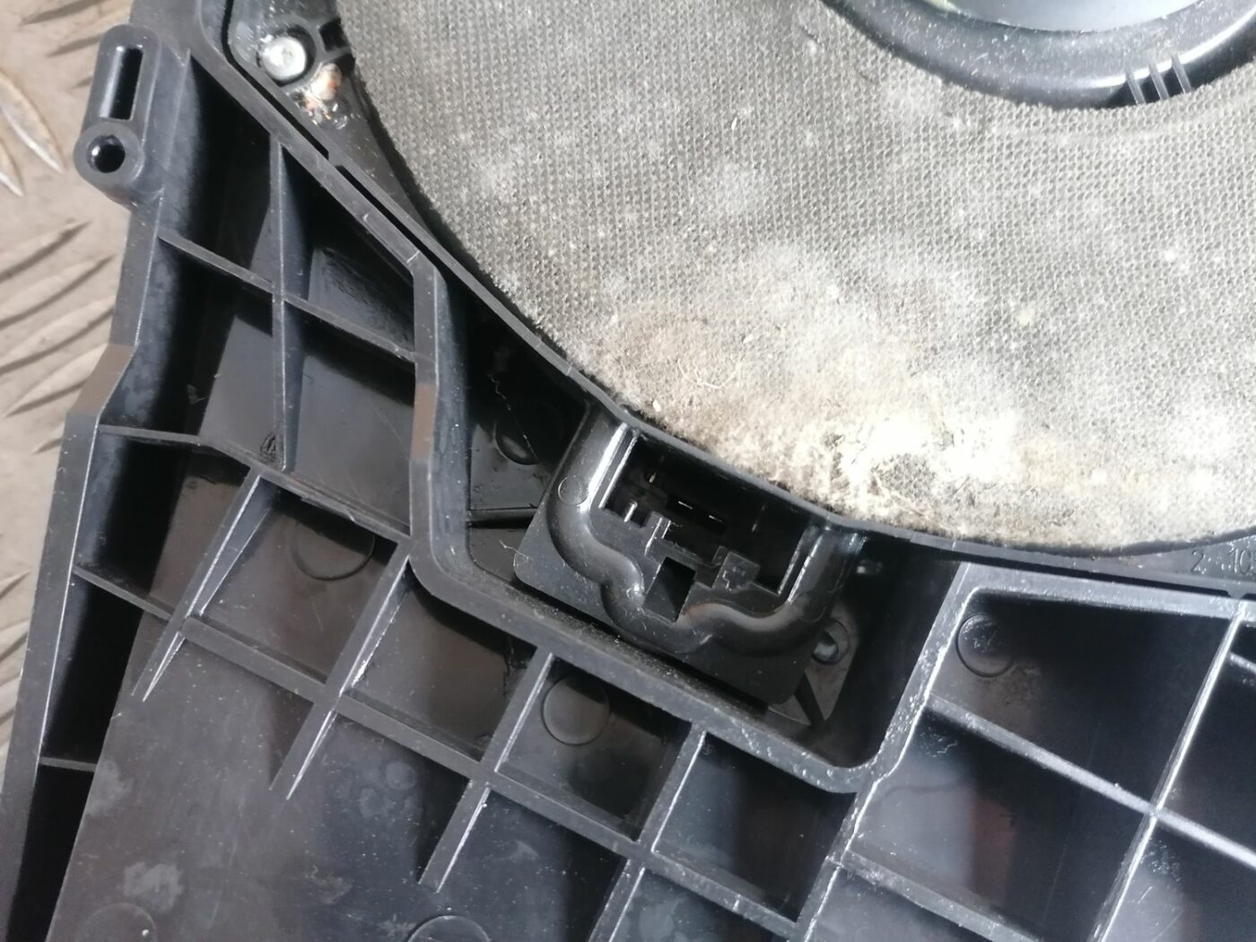 Skaļrunis (Sabvūferis) priekš BMW 1 E87 2007 GRAPHITE 6 Skaļrunis (Sabvūferis) priekš BMW 1 E87 2007 GRAPHITE