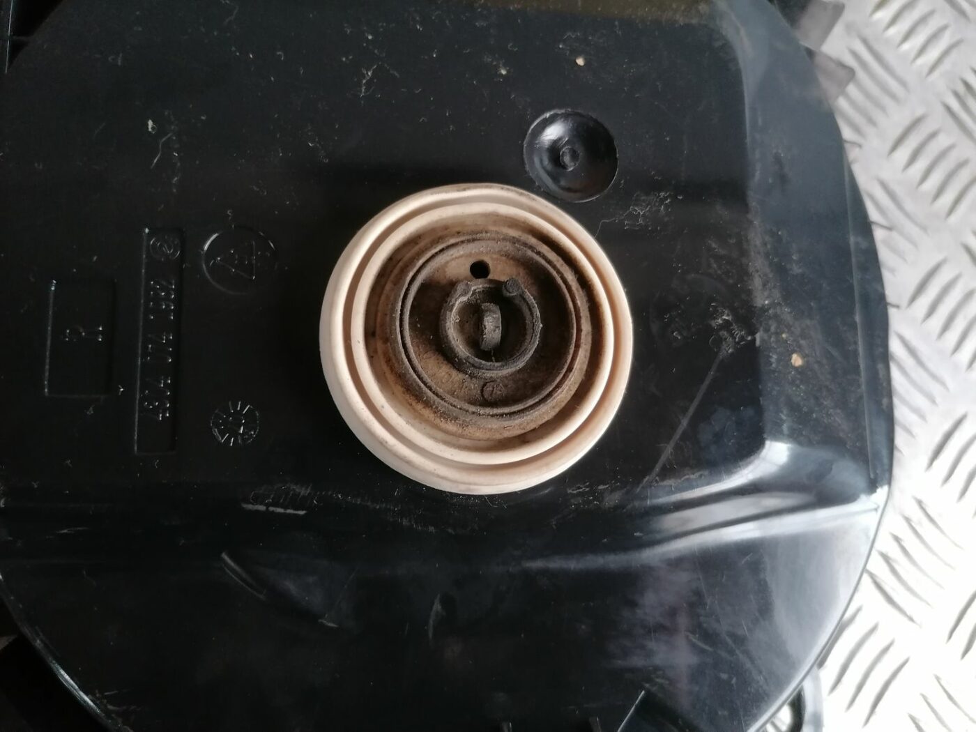 Skaļrunis (Sabvūferis) priekš BMW 1 E87 2007 GRAPHITE 3 Skaļrunis (Sabvūferis) priekš BMW 1 E87 2007 GRAPHITE