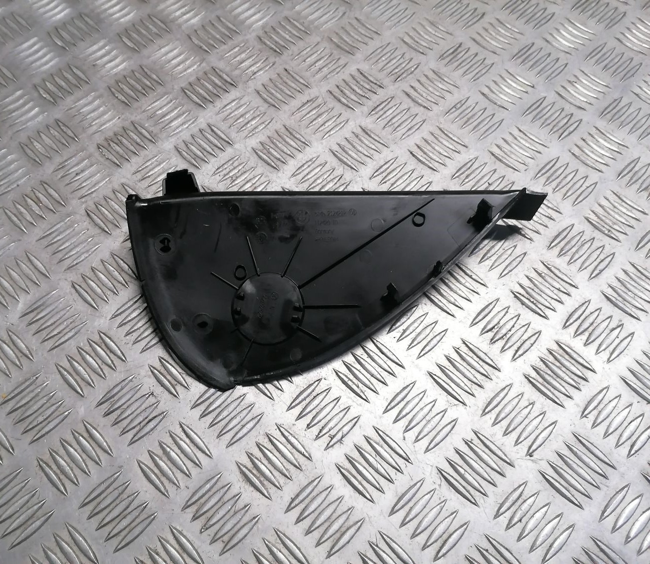 Mērinstrumentu paneļa sānu apdare priekš BMW 1 E87 2007 GRAPHITE 4 Mērinstrumentu paneļa sānu apdare priekš BMW 1 E87 2007 GRAPHITE