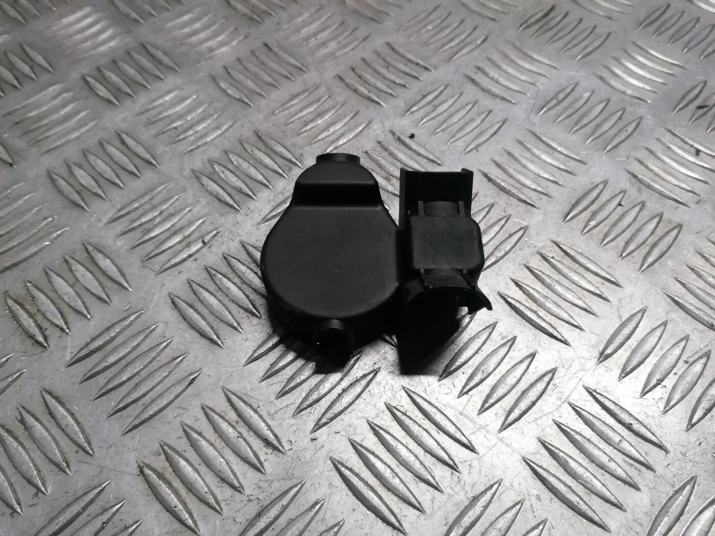 Pozitīva elektrovada klemma priekš BMW 1 E87 2007 GRAPHITE 2 Pozitīva elektrovada klemma priekš BMW 1 E87 2007 GRAPHITE