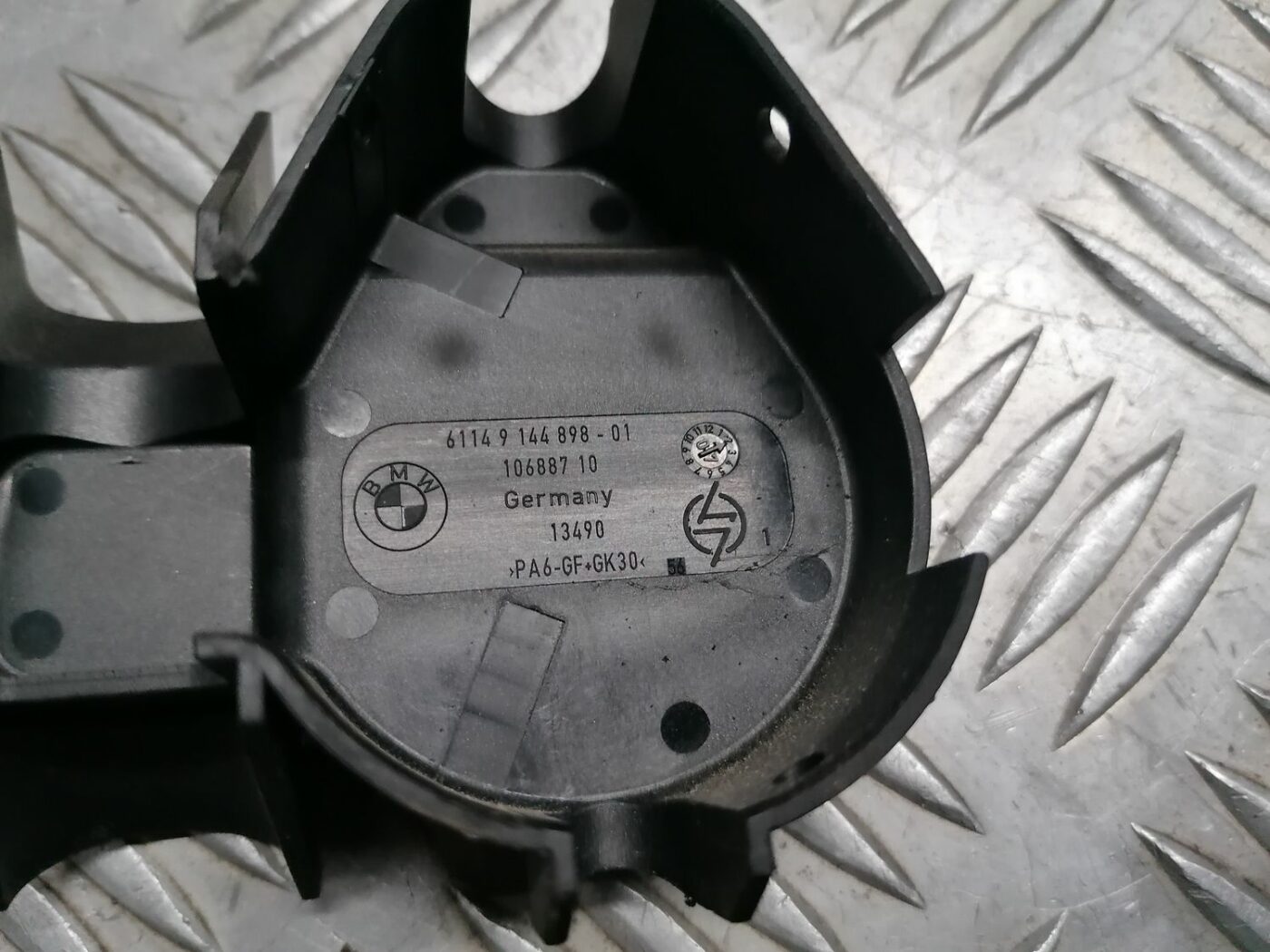 Pozitīva elektrovada klemma priekš BMW 1 E87 2007 GRAPHITE 4 Pozitīva elektrovada klemma priekš BMW 1 E87 2007 GRAPHITE