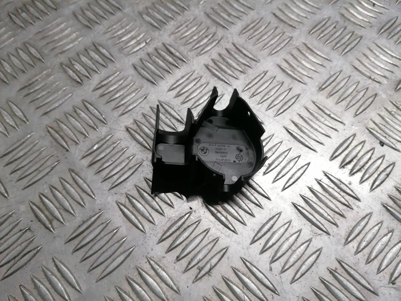 Pozitīva elektrovada klemma priekš BMW 1 E87 2007 GRAPHITE 3 Pozitīva elektrovada klemma priekš BMW 1 E87 2007 GRAPHITE