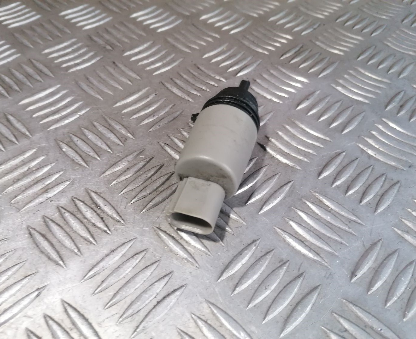 Mazgātāja šķidruma sūknis priekš BMW 1 E87 2007 GRAPHITE 4 Mazgātāja šķidruma sūknis priekš BMW 1 E87 2007 GRAPHITE