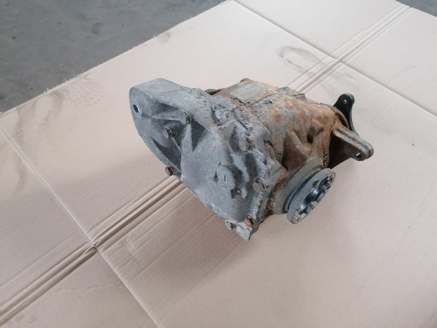 Aizmugurējais reduktors priekš BMW 1 E87 2007 GRAPHITE 6 Aizmugurējais reduktors priekš BMW 1 E87 2007 GRAPHITE