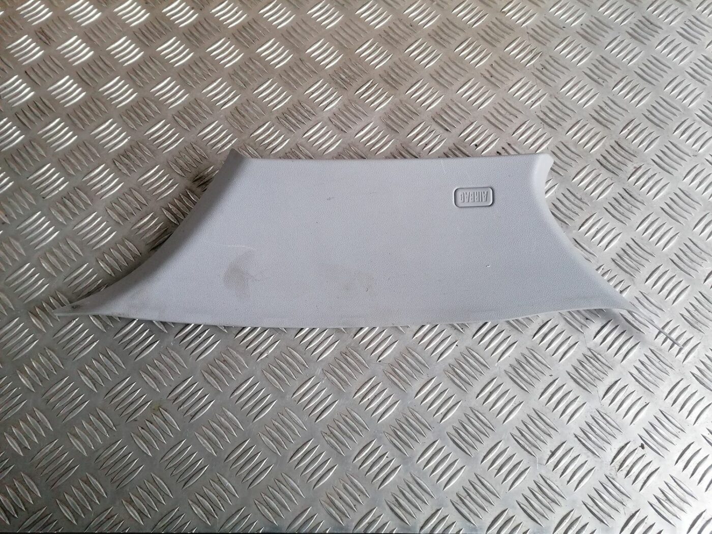 Aizmugurējas salona statnes apdare priekš BMW 1 E87 2007 GRAPHITE 1 Aizmugurējas salona statnes apdare priekš BMW 1 E87 2007 GRAPHITE