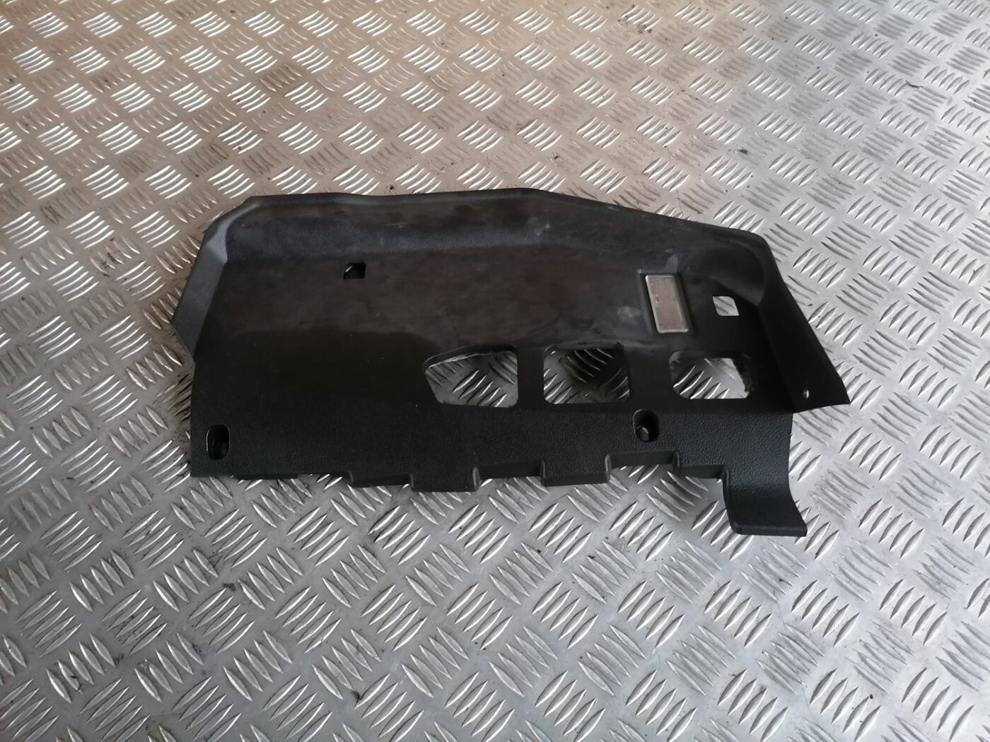 Mērinstrumentu paneļa apakšēja apdare priekš BMW 1 E87 2007 GRAPHITE