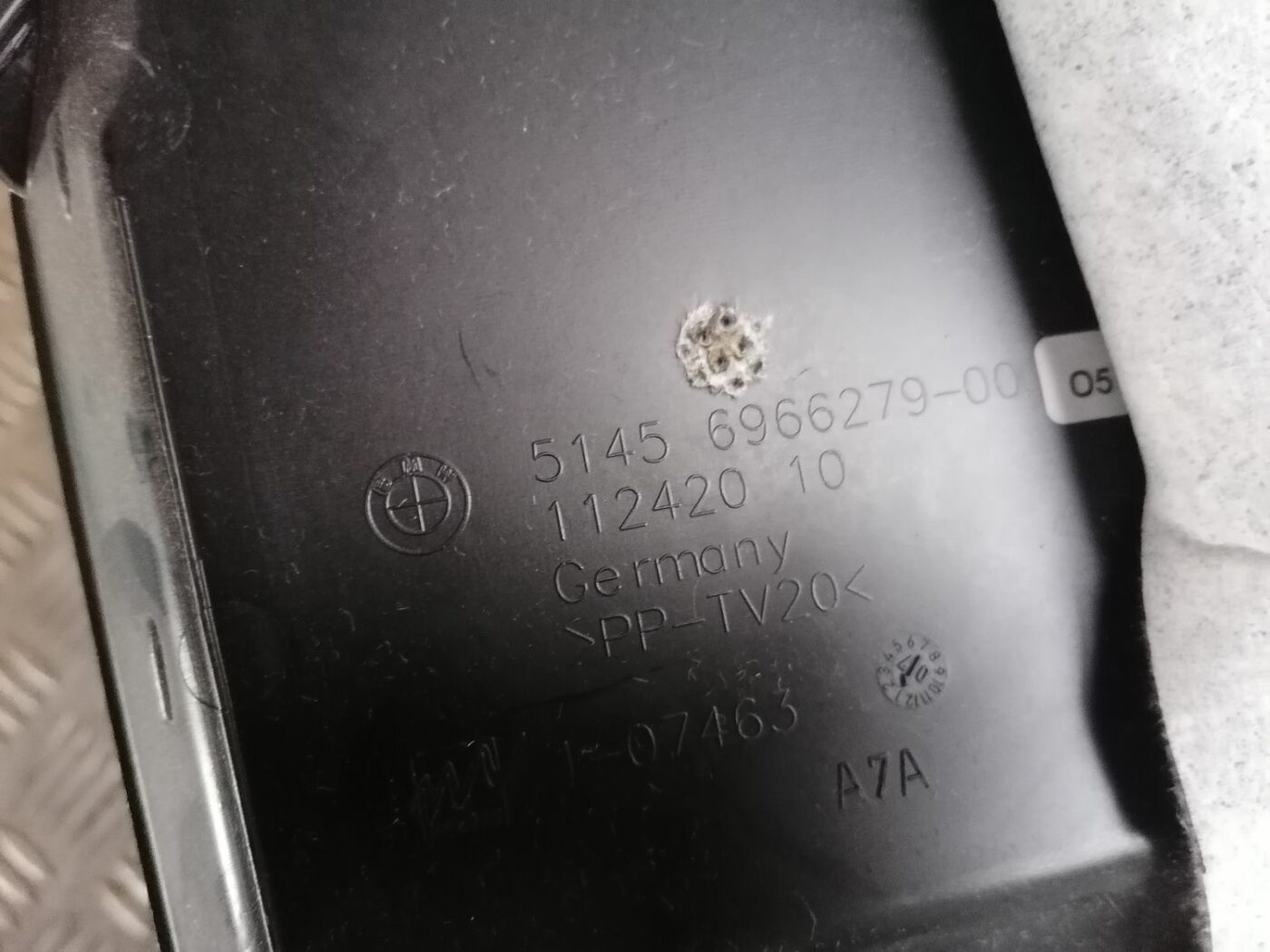 Mērinstrumentu paneļa apakšēja apdare priekš BMW 1 E87 2007 GRAPHITE