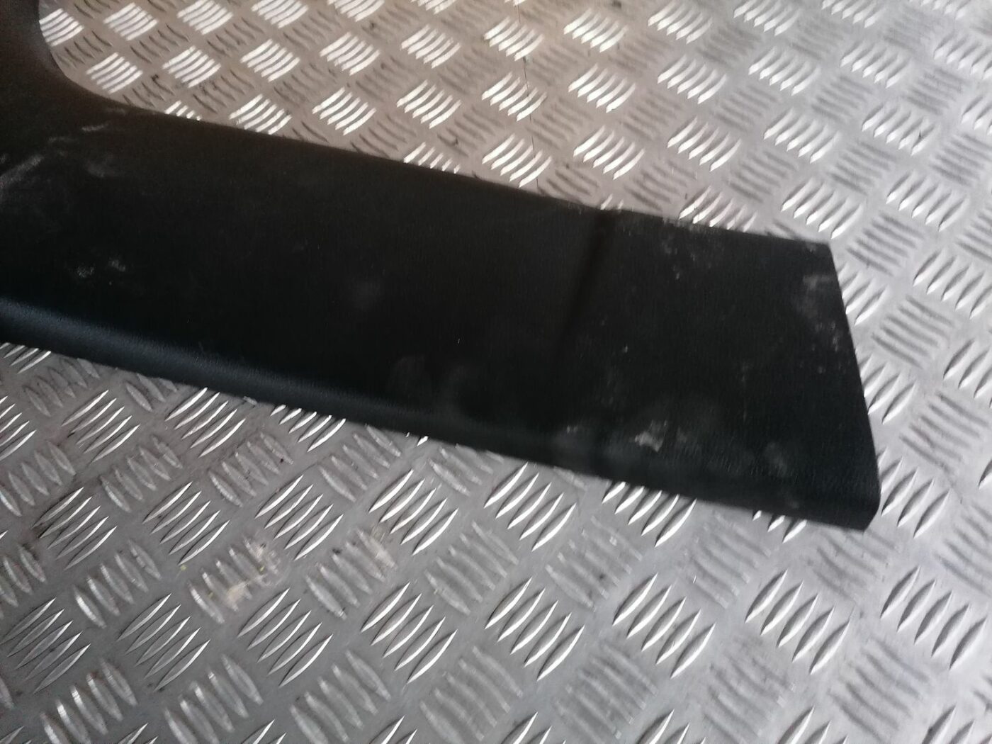 Vidējas salona statnes apdare priekš BMW 1 E87 2007 GRAPHITE 5 Vidējas salona statnes apdare priekš BMW 1 E87 2007 GRAPHITE