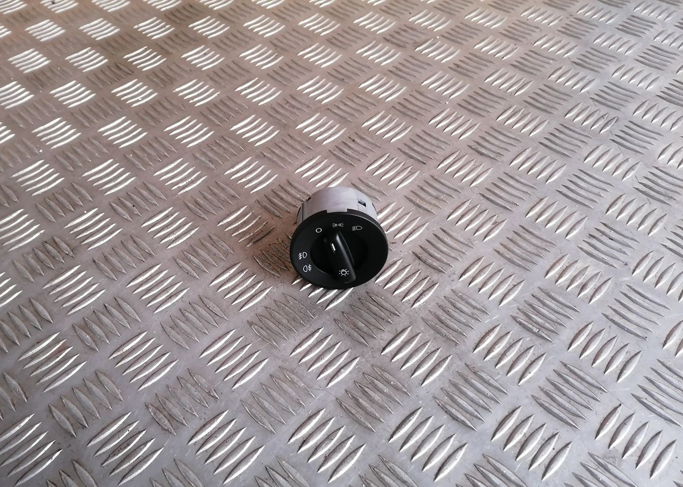 Gaismas slēdzis priekš SKODA OCTAVIA 2012 1 Gaismas slēdzis priekš SKODA OCTAVIA 2012