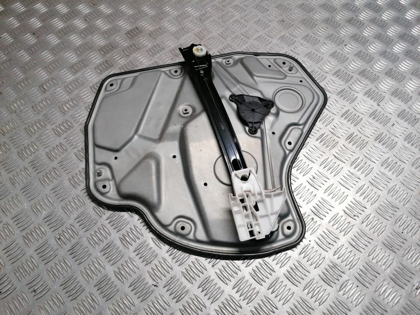 Stikla pacelšanas mehānisma panele priekš SKODA OCTAVIA 2012