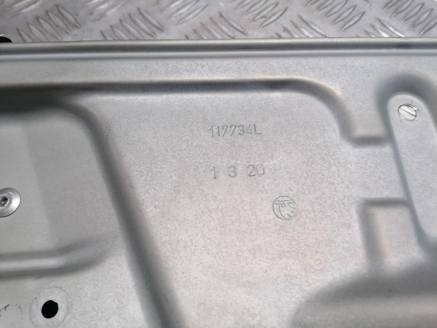 Stikla pacelšanas mehānisma panele priekš SKODA OCTAVIA 2012