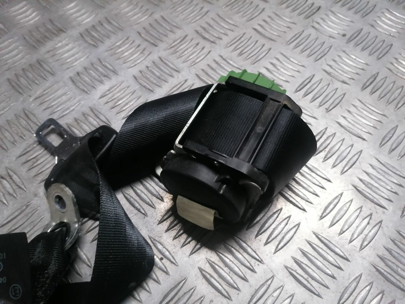 Aizmugurējā kreisa drošības josta priekš SKODA OCTAVIA 2012