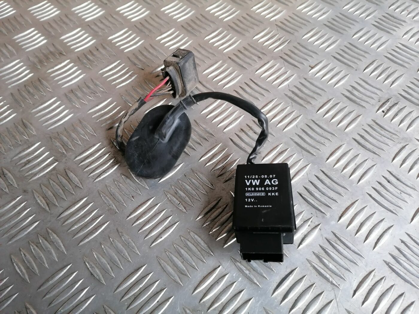 Degvielas sūkņa vadības bloks priekš SKODA OCTAVIA 2012