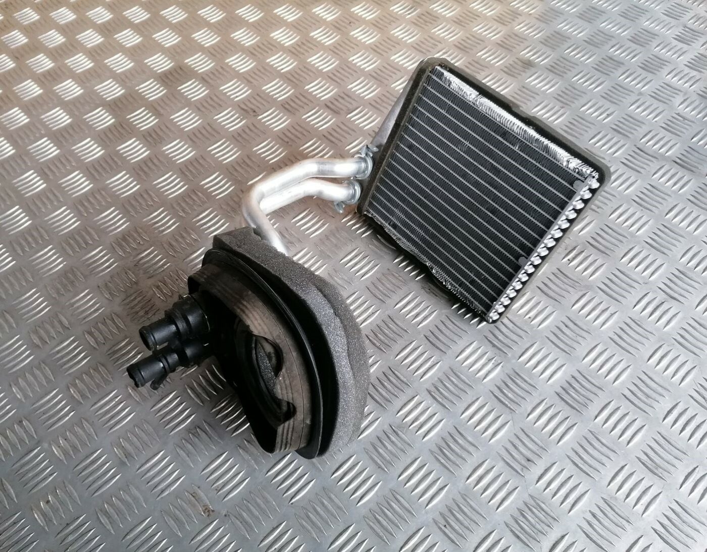 Apsildes sistēmas radiators priekš SKODA OCTAVIA 2012