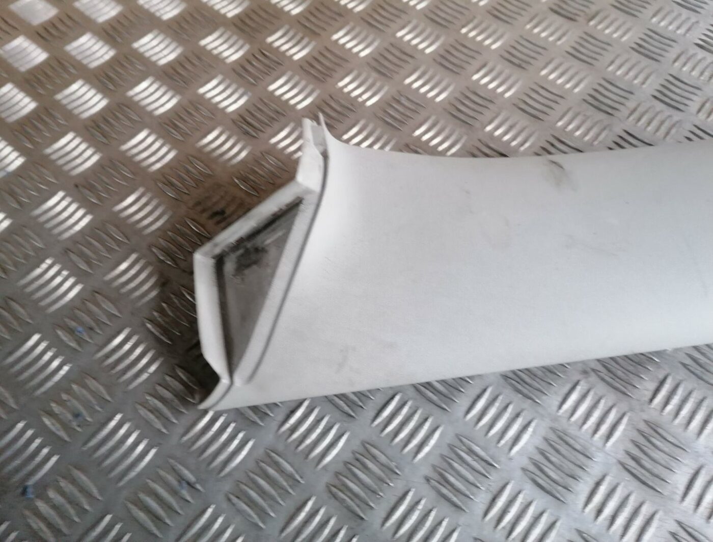 Bagažnieka nodalījuma statnes apdare priekš SKODA OCTAVIA 2012 2 Bagažnieka nodalījuma statnes apdare priekš SKODA OCTAVIA 2012