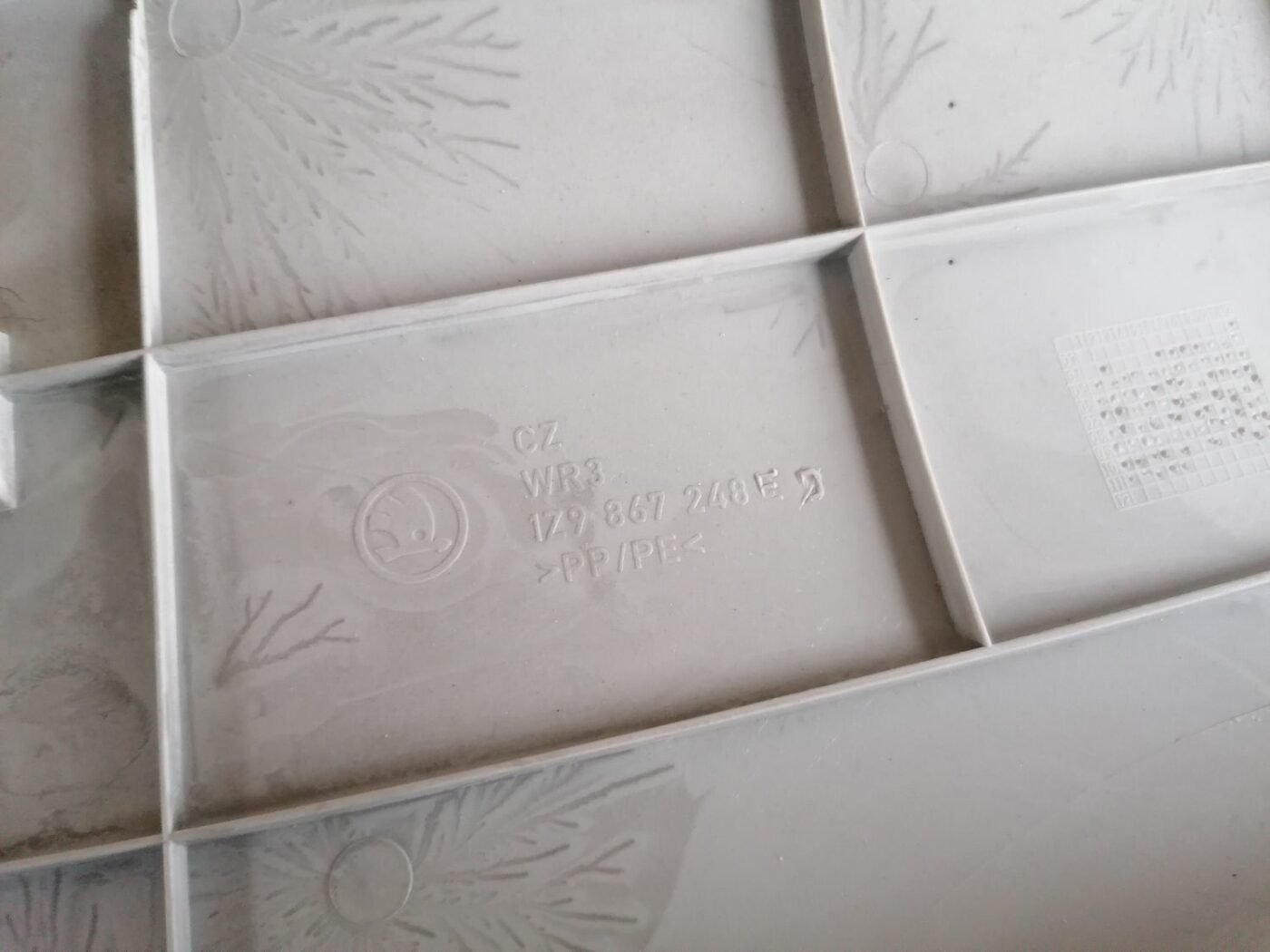 Bagažnieka nodalījuma statnes apdare priekš SKODA OCTAVIA 2012 3 Bagažnieka nodalījuma statnes apdare priekš SKODA OCTAVIA 2012