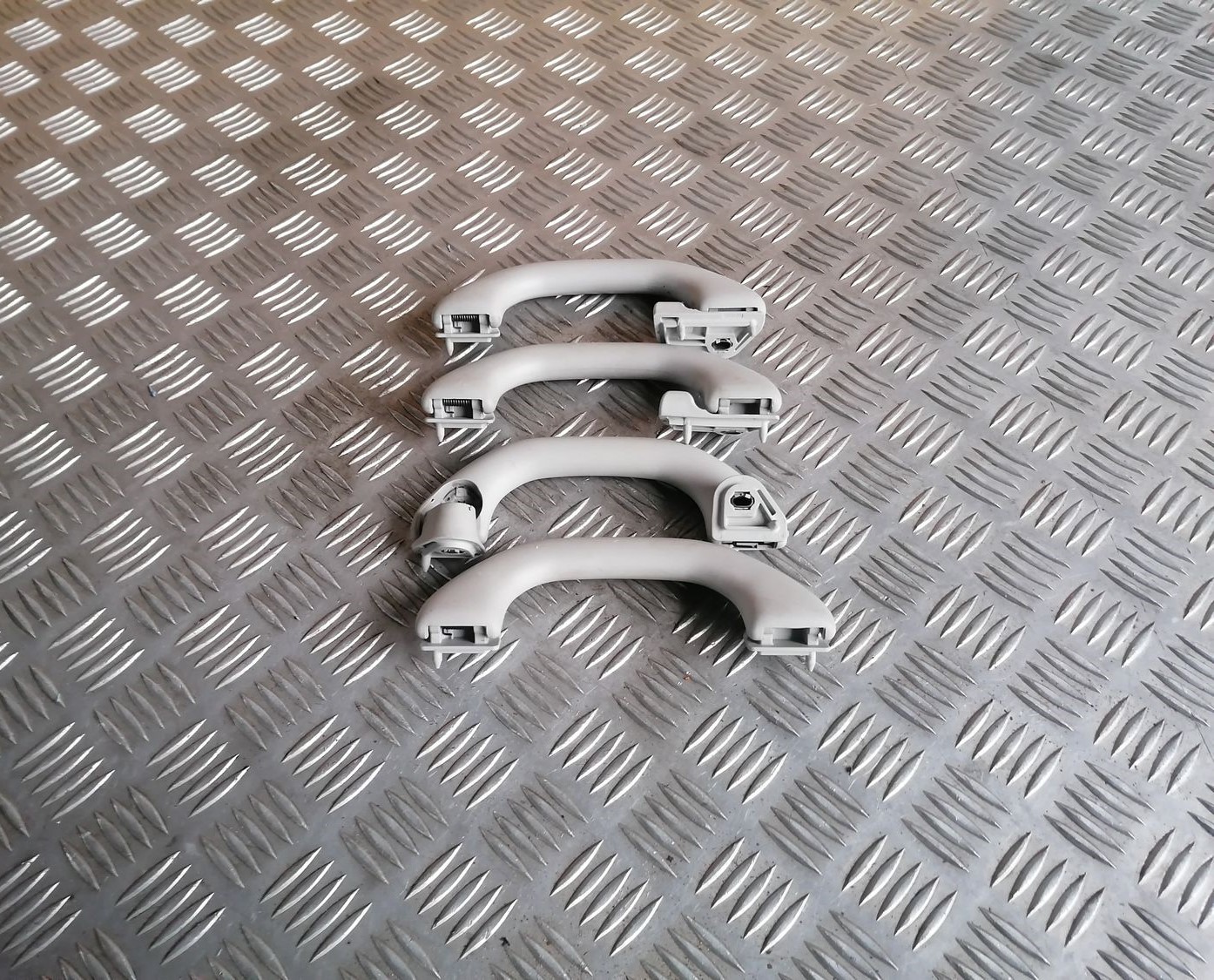 Salona rokturis griestos priekš SKODA OCTAVIA 2012