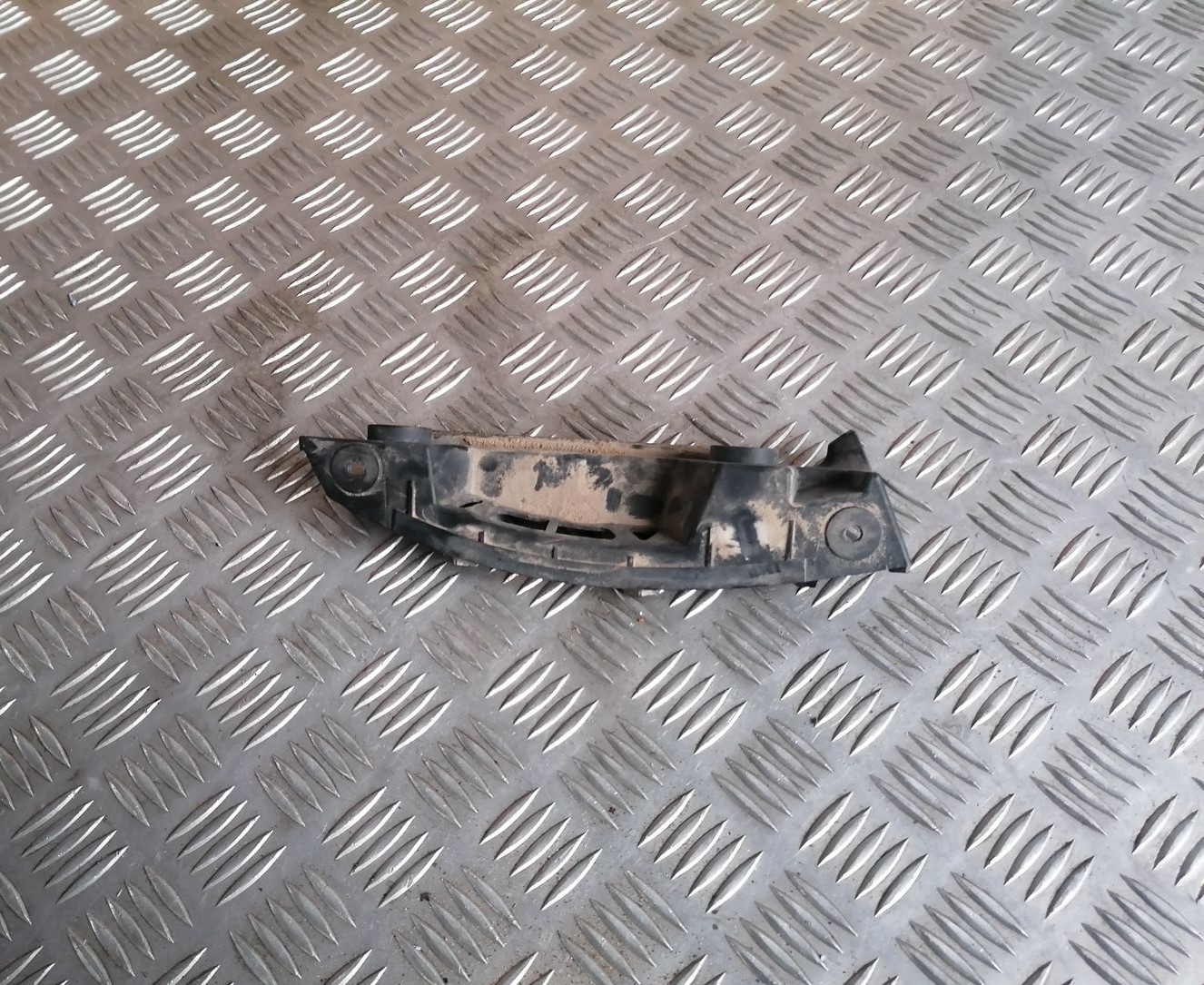 Aizmugurēja bufera kronšteins priekš SKODA OCTAVIA 2012 3 Aizmugurēja bufera kronšteins priekš SKODA OCTAVIA 2012