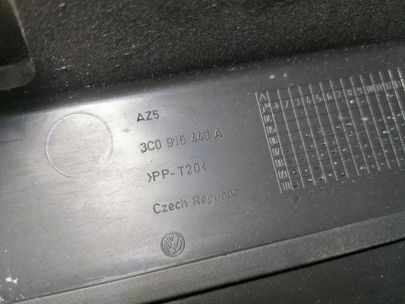 Akumulatora vāks priekš SKODA OCTAVIA 2012