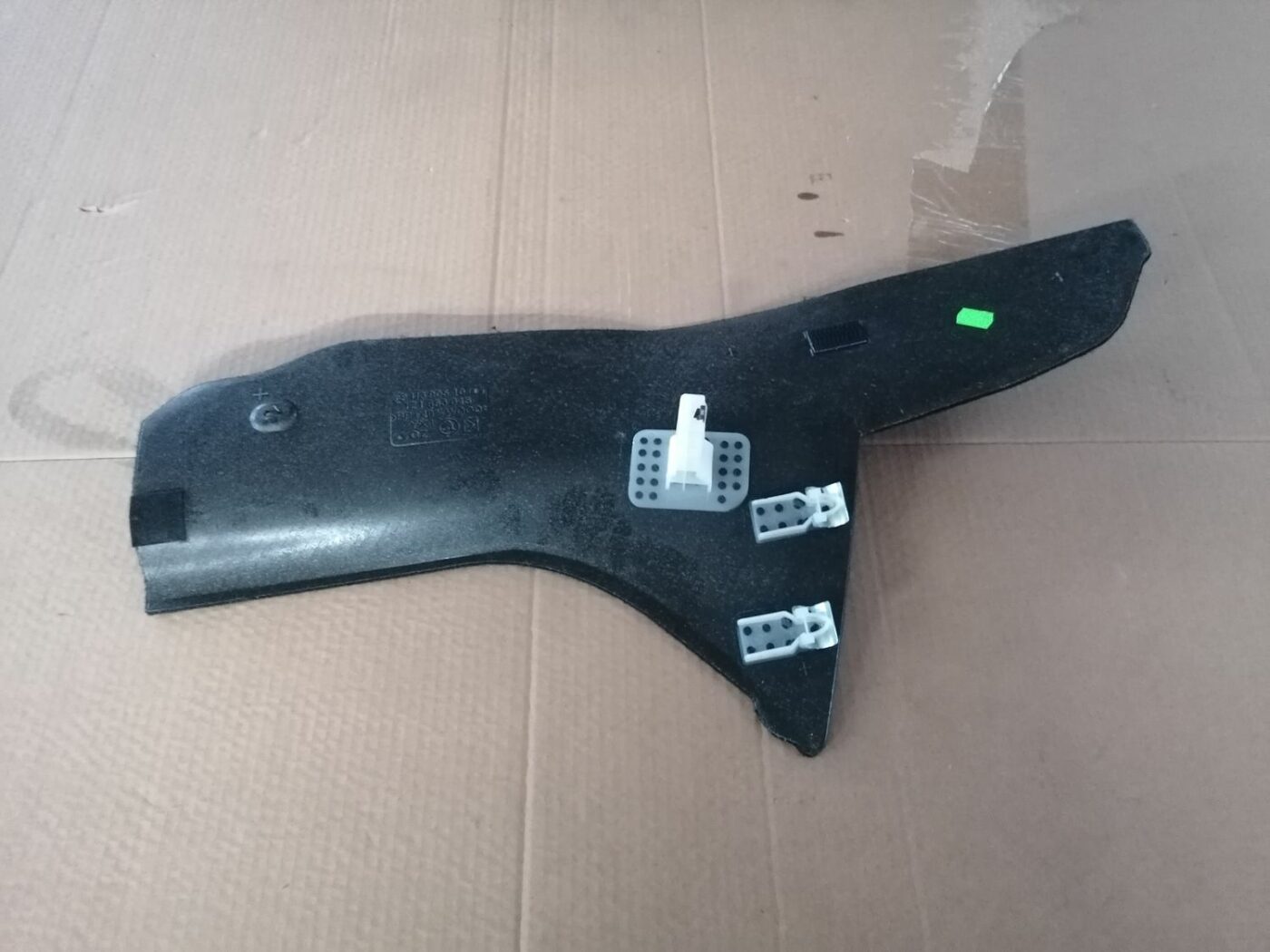 Centrālās konsoles (apdares) sānu panelis priekš SKODA OCTAVIA 2012 2 Centrālās konsoles (apdares) sānu panelis priekš SKODA OCTAVIA 2012