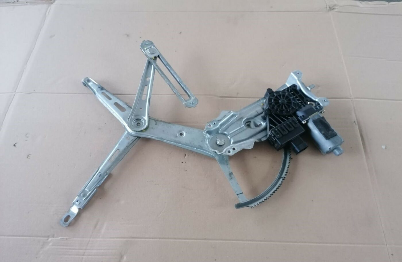 Stikla pacelšanas mehānisms priekšējais kreisais priekš OPEL ZAFIRA 2002 8 Stikla pacelšanas mehānisms priekšējais kreisais priekš OPEL ZAFIRA 2002