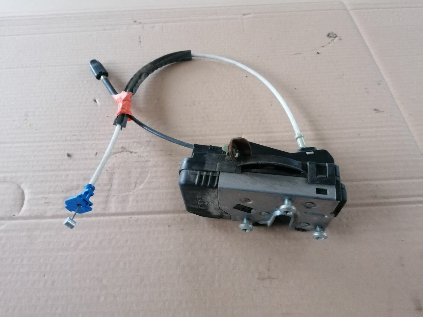 Priekšējo labo durvju slēdzene priekš OPEL ZAFIRA 2002