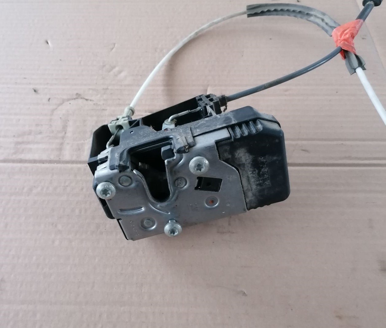 Priekšējo labo durvju slēdzene priekš OPEL ZAFIRA 2002