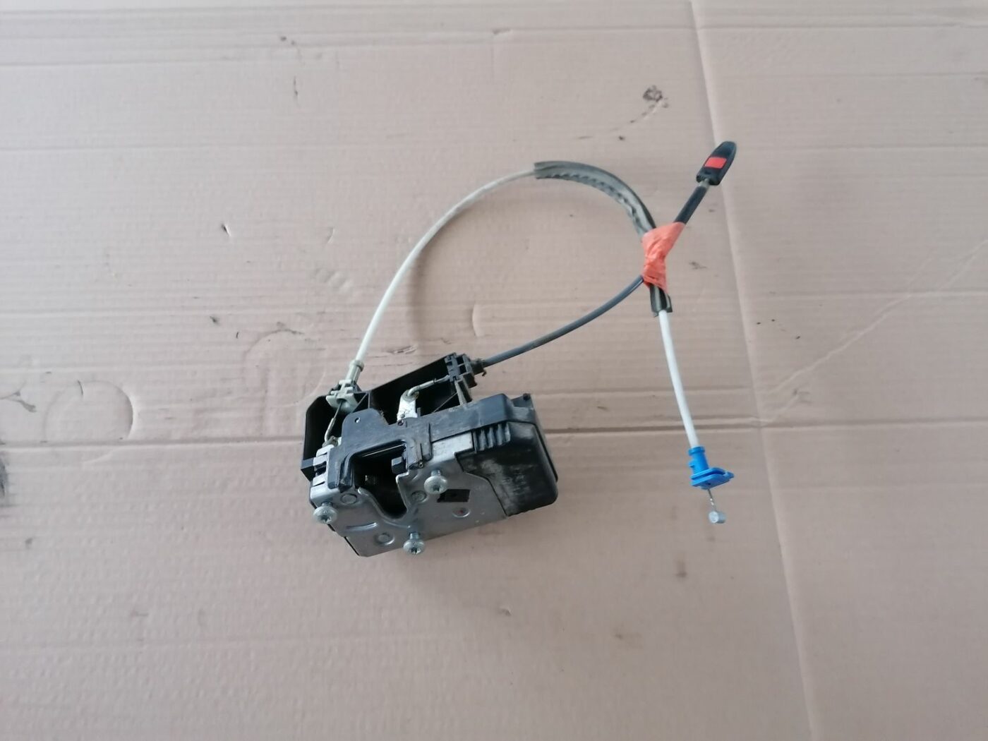 Priekšējo labo durvju slēdzene priekš OPEL ZAFIRA 2002