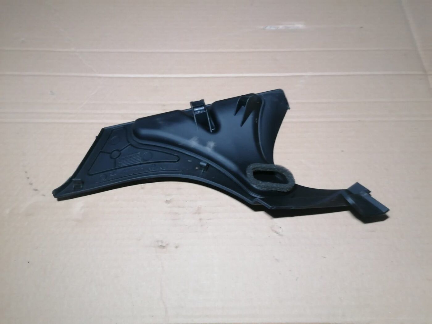 Centrālās konsoles (apdares) sānu panelis priekš OPEL ZAFIRA 2002